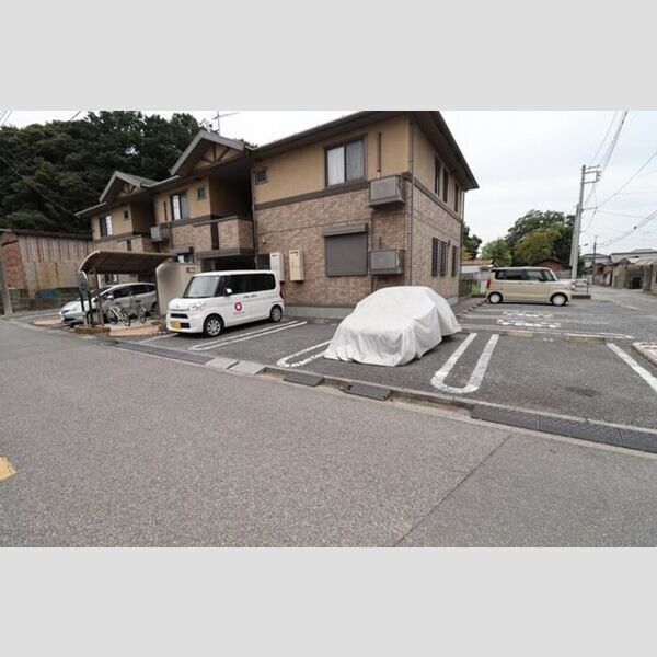 ウィルモア桜町103号室 駐車場