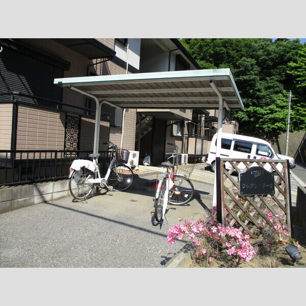 クレアンヌーヴ 駐輪場