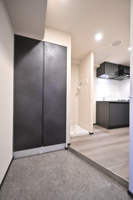 ＧＲＡＮＳＩＴＥ　ＮＡＫＡＭＥＧＵＲＯ3階 玄関