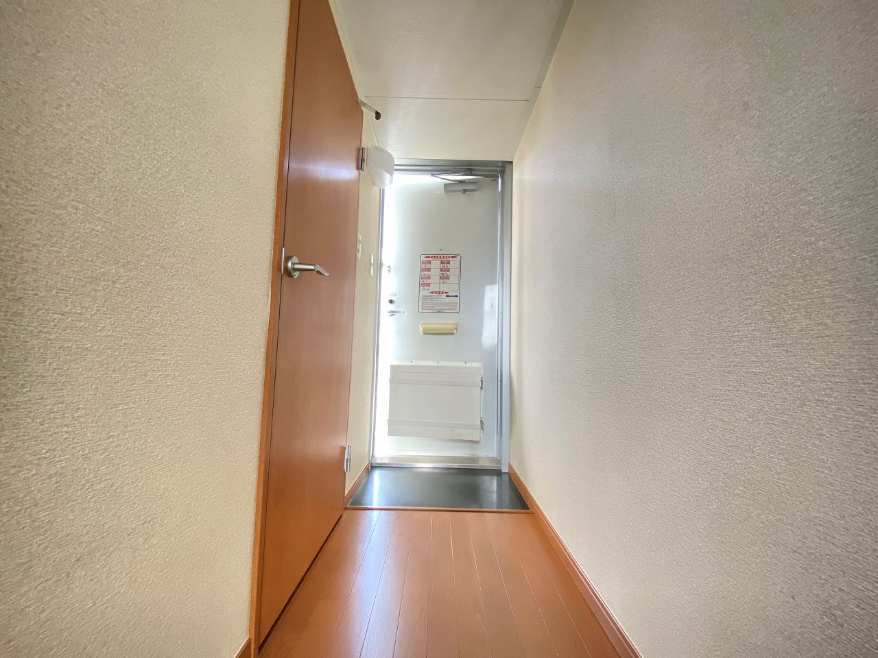 レオパレススラージュマン 玄関