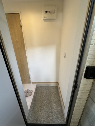グランドテラス南太田204号室 玄関