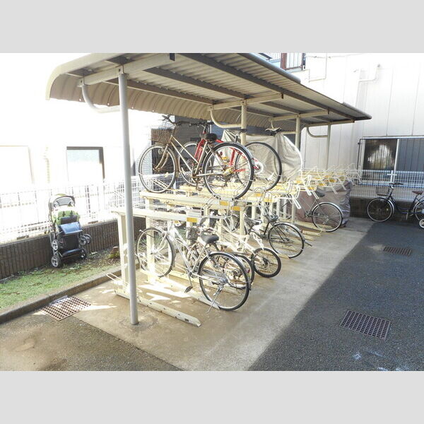 ファミール行徳207号室 駐輪場