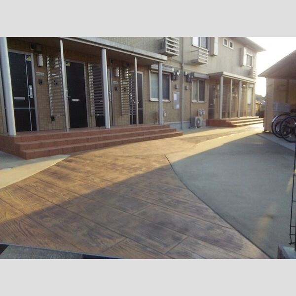 スクエア 玄関前