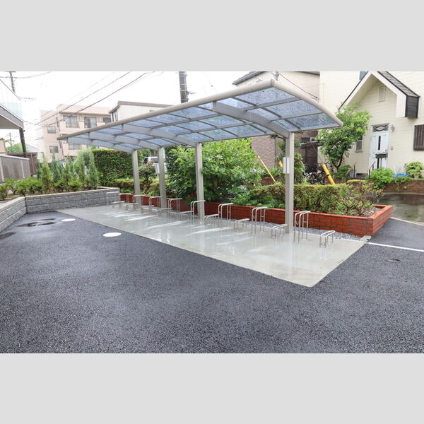 Royal Grace 駐輪場