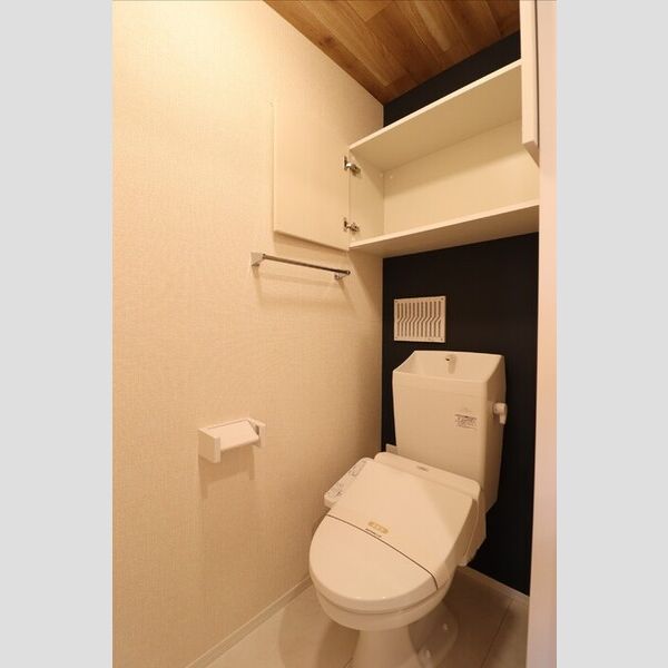 タウンコート上木崎301号室 ★トイレ収納★