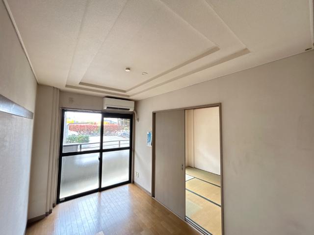 ガーデンスクエア102号室 洋室