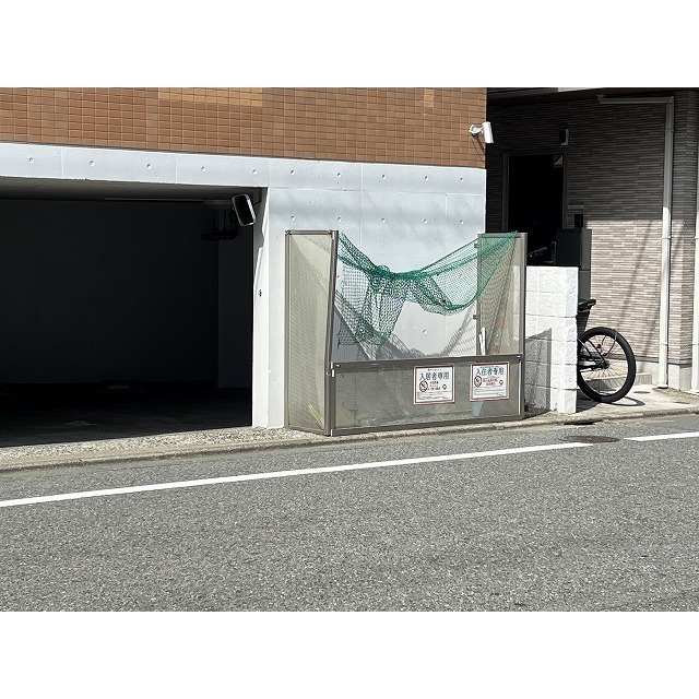 五本木アパートメンツ401号室 ゴミ集積場