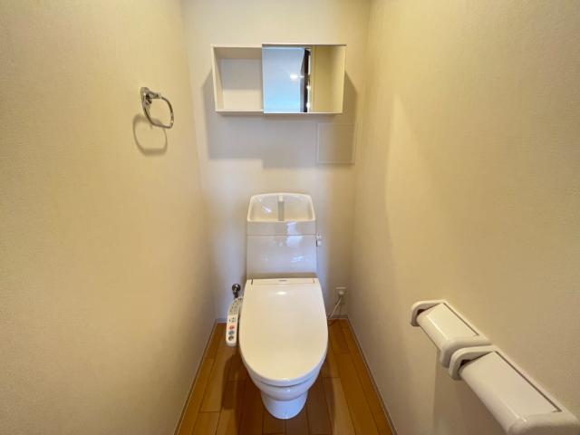 ヴォーグ205号室 シャワー付トイレ