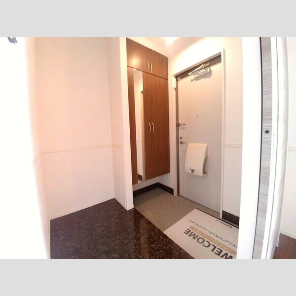 コンフォルトカーサ101号室 玄関