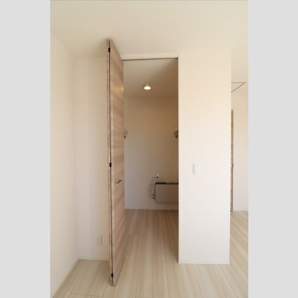 バレンティア303号室 収納