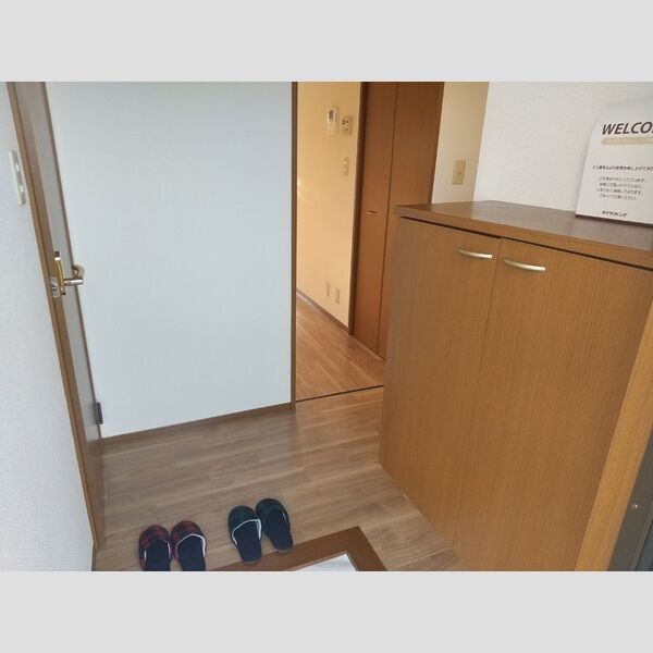 ラテル・コート並木　E 玄関