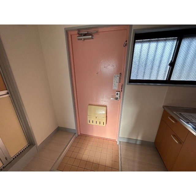 ベルコリーヌ上本郷201号室 玄関