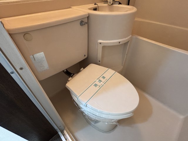 ルーブル喜多見0201号室 トイレ