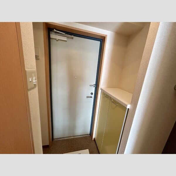 KM・スプリングス 玄関