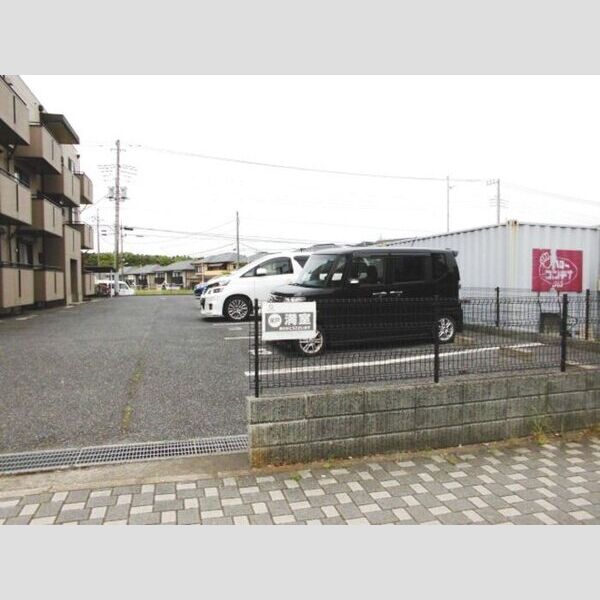 グランメール千昭 駐車場