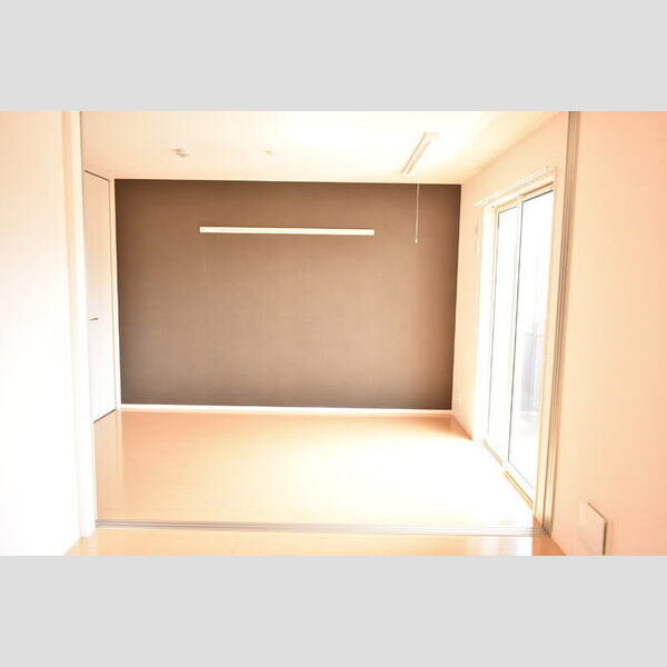 プリムヴェール　十六番館202号室 洋室6帖