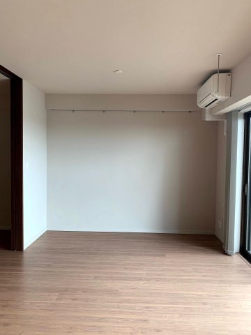 アトラス日暮里 エアコン（残地物）、室内物干機も付いています