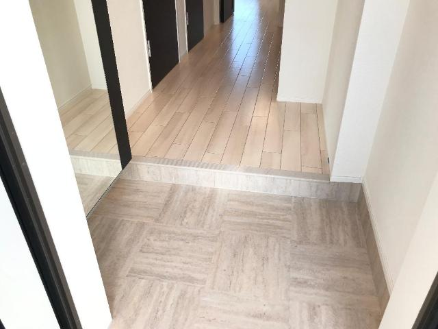 フローラ高野105号室 玄関