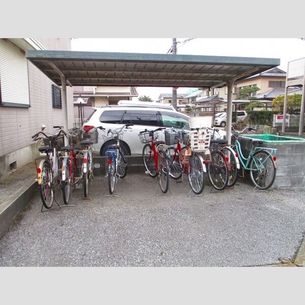 サンライズコーポ森　E 駐輪場