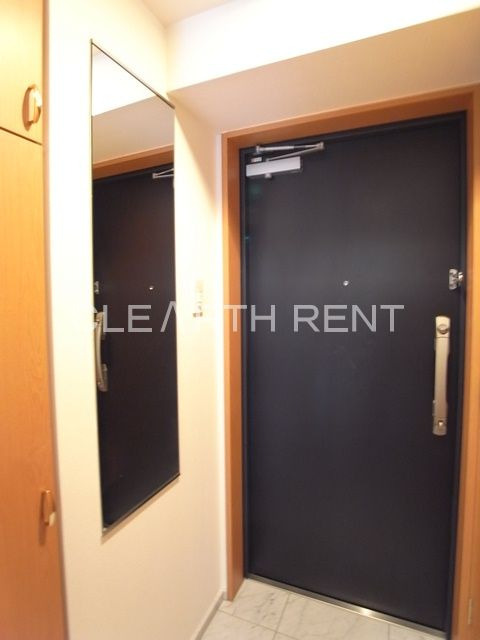 パレステュディオ虎ノ門6階 外出前の身だしなみチェックに便利な姿見ミラー