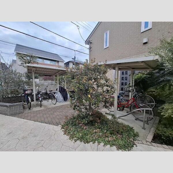 グランモア千歳烏山 駐輪場