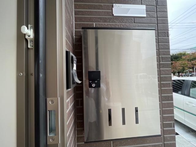 ラ・レコルト207号室 宅配ボックス