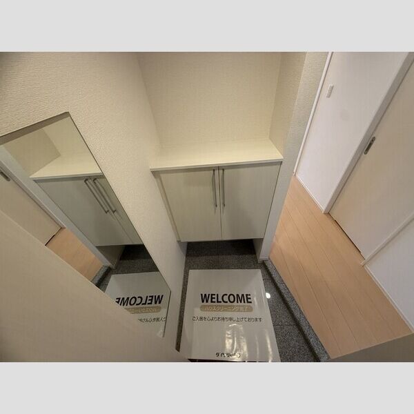 ジェイ・エス・ティ横浜東 玄関