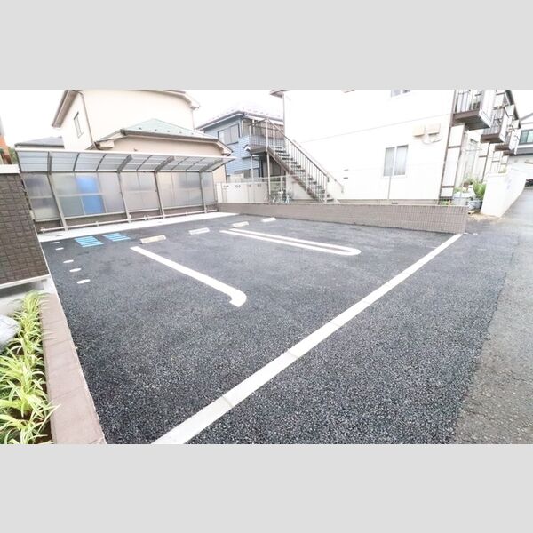 アリビオTK 駐車場