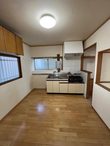 鳩ケ谷戸建 綺麗で使い勝手の良いキッチン