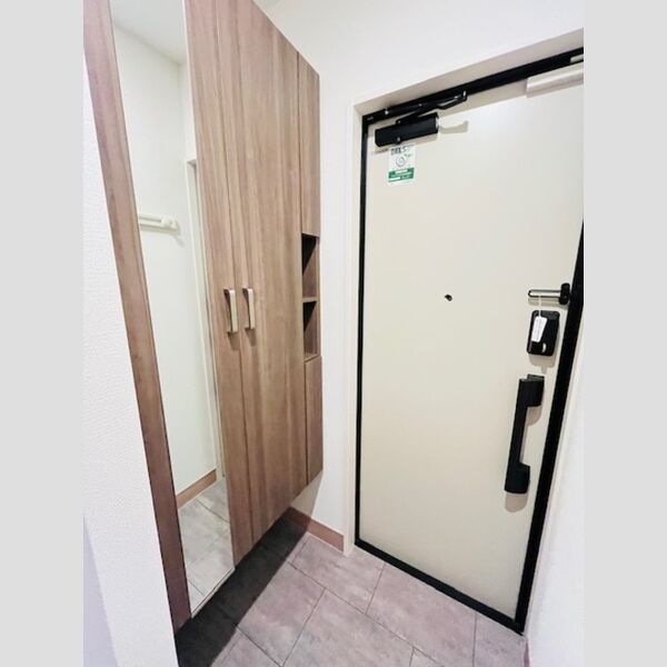 ファンウェーブ湘南茅ヶ崎102号室 玄関