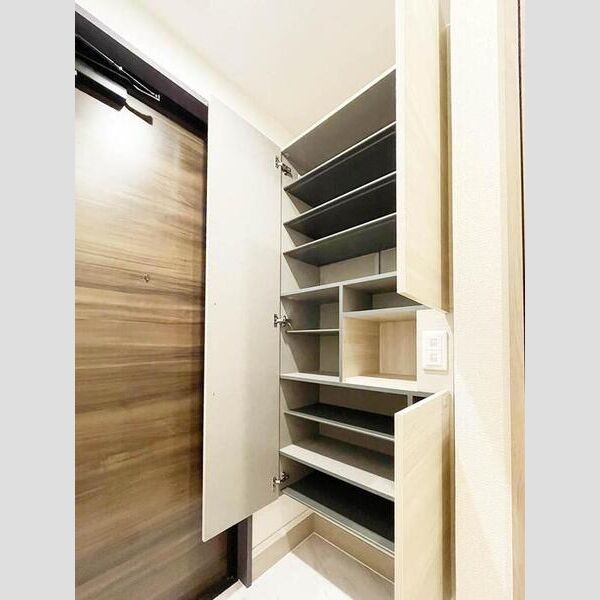 グラナーデ興野101号室 玄関