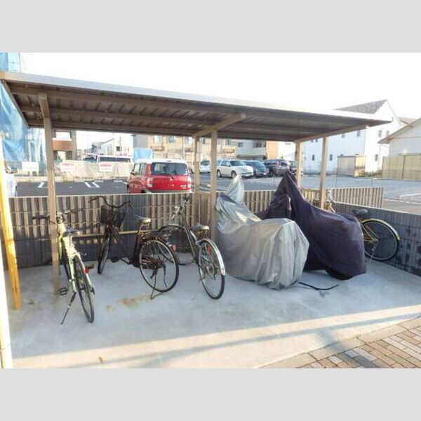 デュナミス305号室 駐輪場