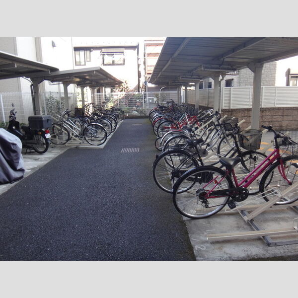 カスタリア要町 駐輪場