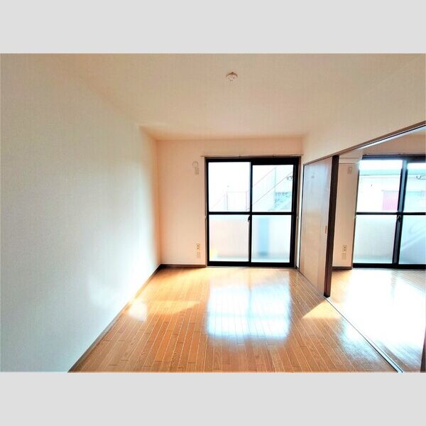 アムール202号室 洋室6帖(別角度)