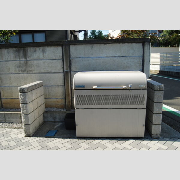 Heritage102号室 ゴミストッカー