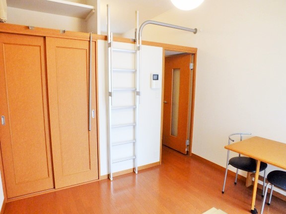 レオパレスカノイヅカ105号室 内観