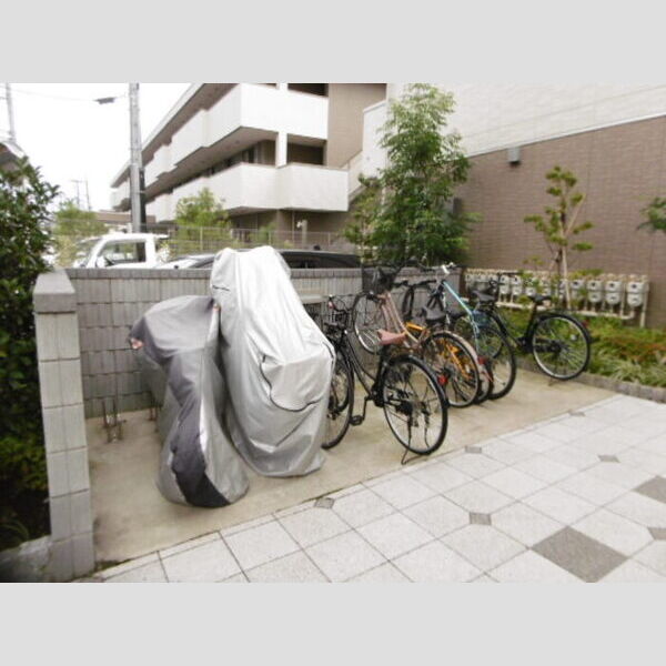 ヴィグノーブル上石神井203号室 自転車駐輪場(各部屋1台限定)