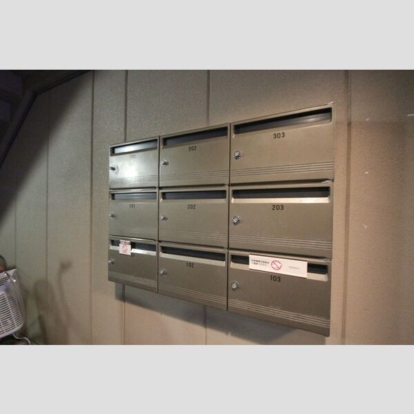 ラフィネ池之端303号室 集合ポスト