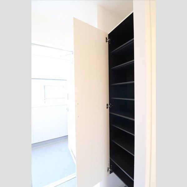 バレンティア303号室 玄関