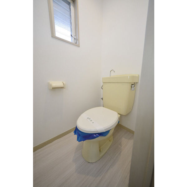 ヴィラK&M0202号室 トイレ