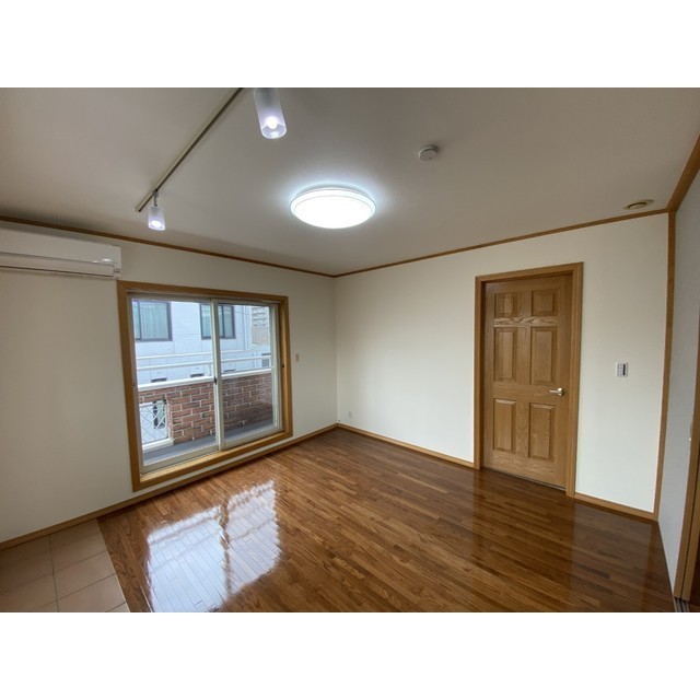 ルナアイワン301号室 内観