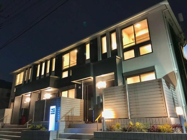 Ｓｔａｇｅ　Ｋ’ｓ（ステージ　ケーズ） 外観写真（夜）