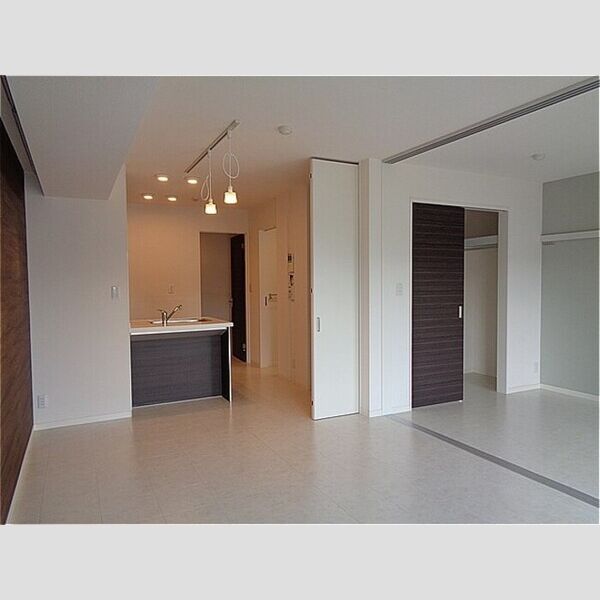 ラッフルズ リビング