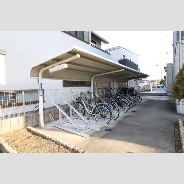 グランディオーソ101号室 駐輪場