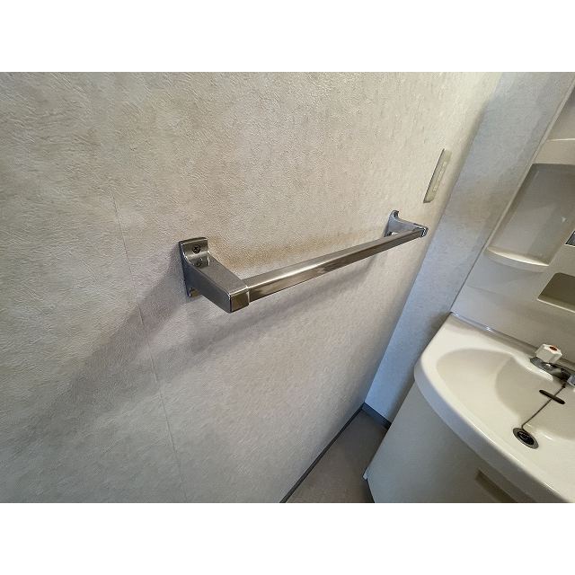 ネスト鷹番0101号室 タオル掛け