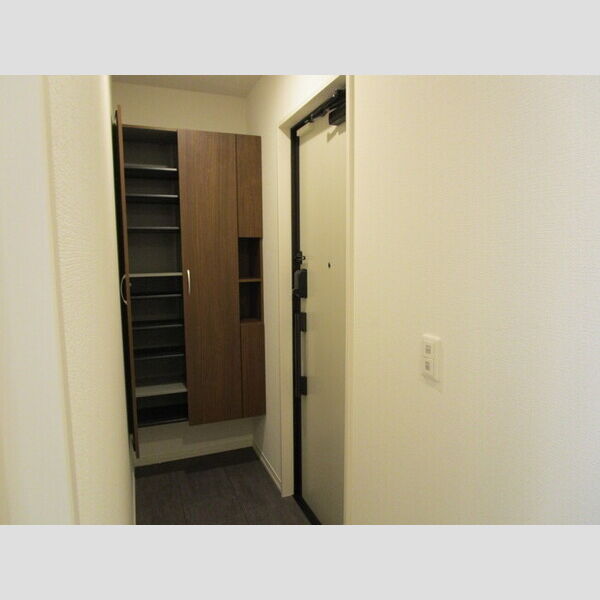 ハイ・ルポン301号室 トールシューズBOX