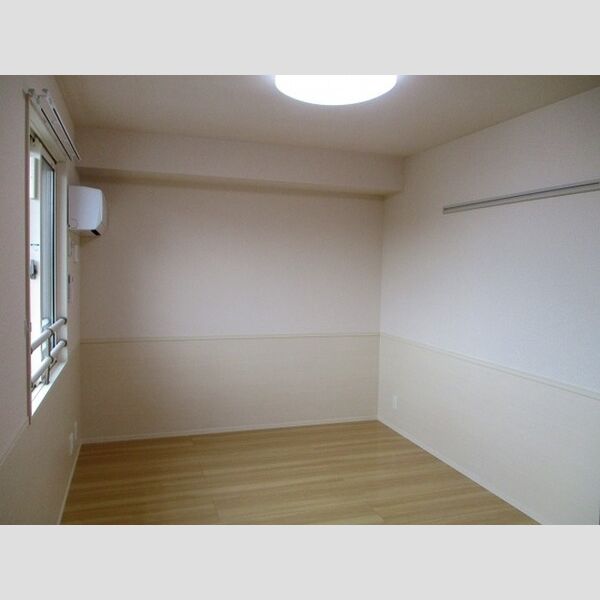 コモド203号室 居室