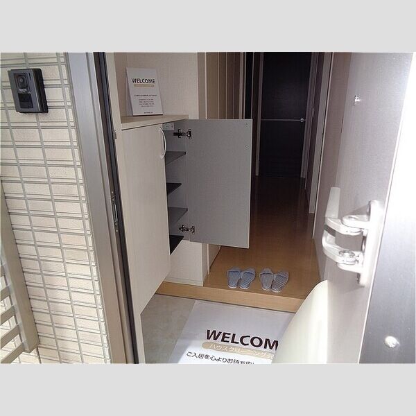 ソシア　A102号室 玄関