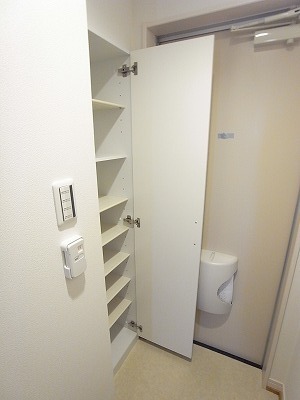 リブリ・上の宮 玄関