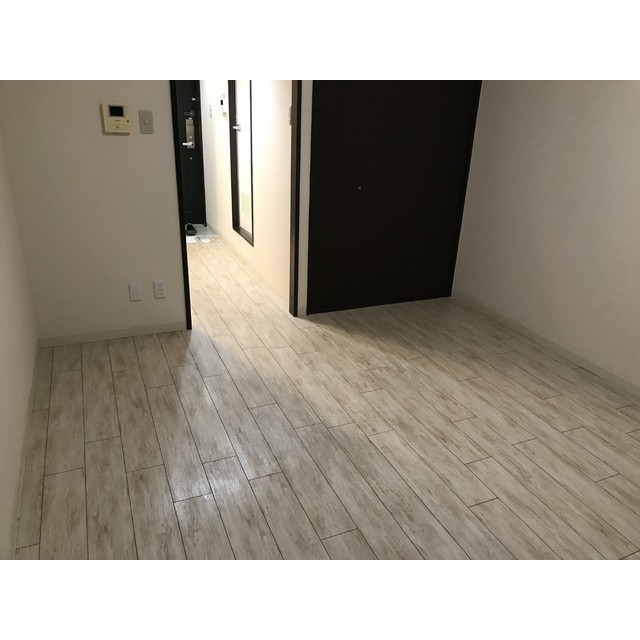 シャンロック門沢橋102号室 リビング